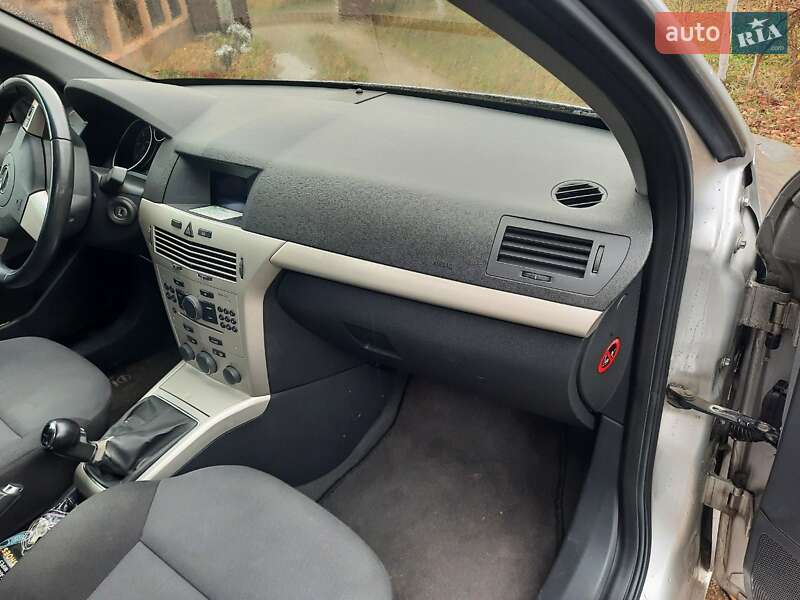 Универсал Opel Astra 2008 в Тысменице
