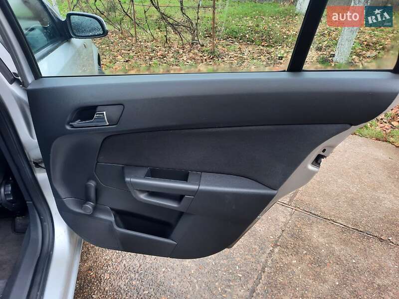 Универсал Opel Astra 2008 в Тысменице