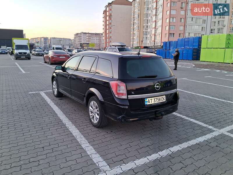 Универсал Opel Astra 2009 в Ивано-Франковске