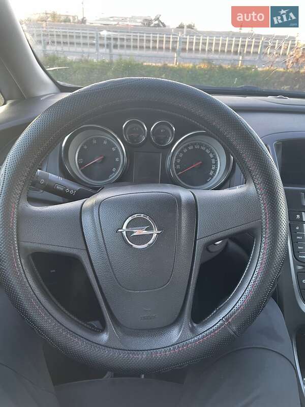 Універсал Opel Astra 2015 в Львові