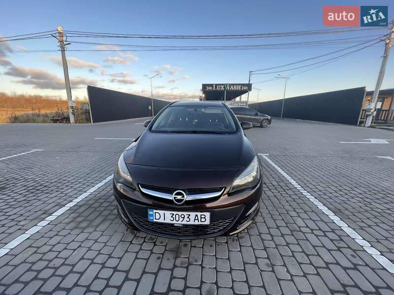Универсал Opel Astra 2015 в Львове