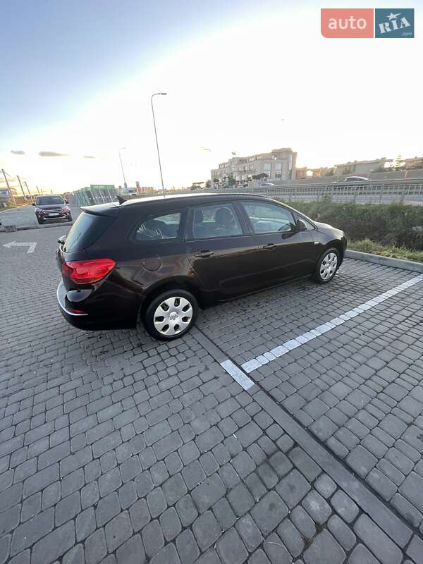 Универсал Opel Astra 2015 в Львове