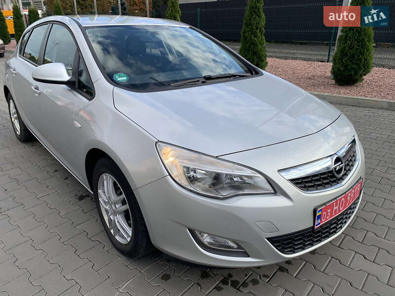 Хэтчбек Opel Astra 2011 в Луцке