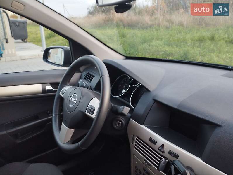 Универсал Opel Astra 2007 в Радехове