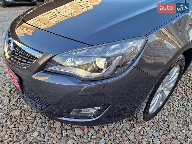 Універсал Opel Astra 2012 в Києві
