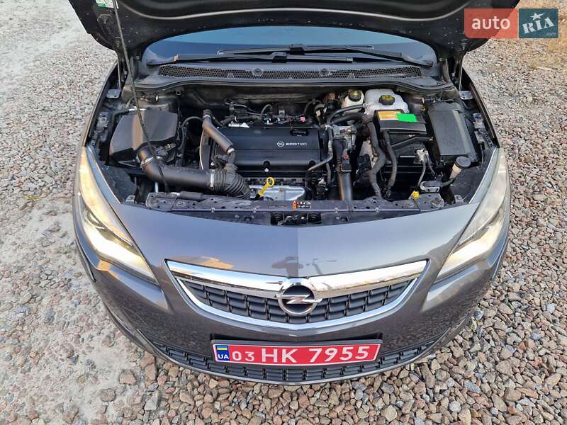 Універсал Opel Astra 2012 в Києві