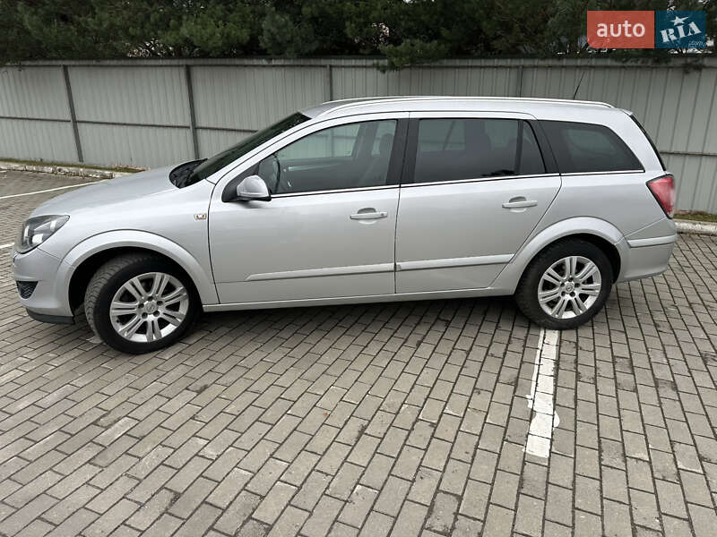 Универсал Opel Astra 2009 в Луцке