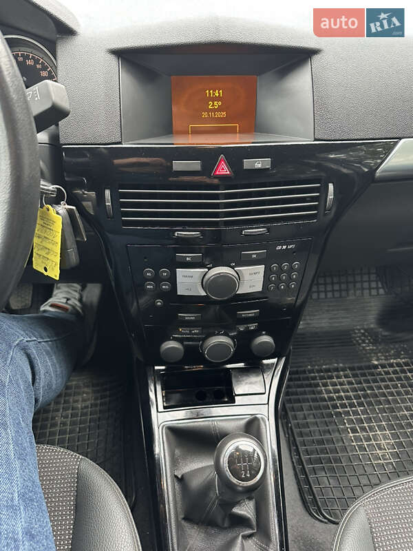 Универсал Opel Astra 2009 в Луцке