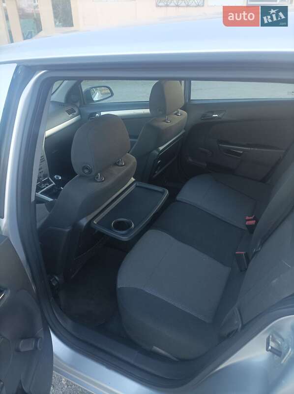 Универсал Opel Astra 2008 в Хороле фото 8 Универсал Opel Astra 2008 в Хороле