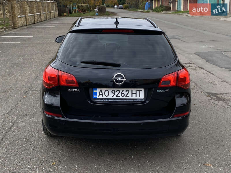 Універсал Opel Astra 2011 в Виноградові