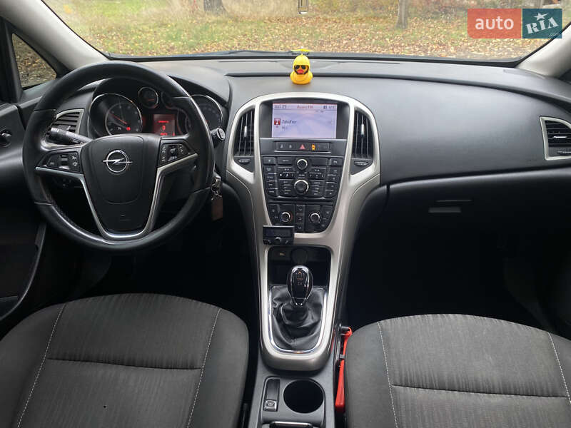 Універсал Opel Astra 2011 в Виноградові