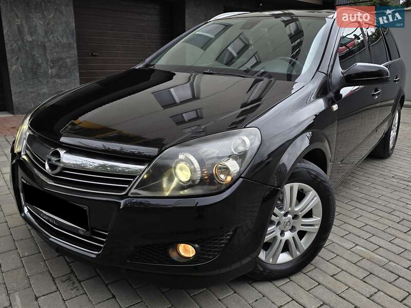 Універсал Opel Astra 2009 в Тернополі