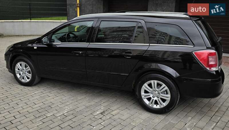 Універсал Opel Astra 2009 в Тернополі