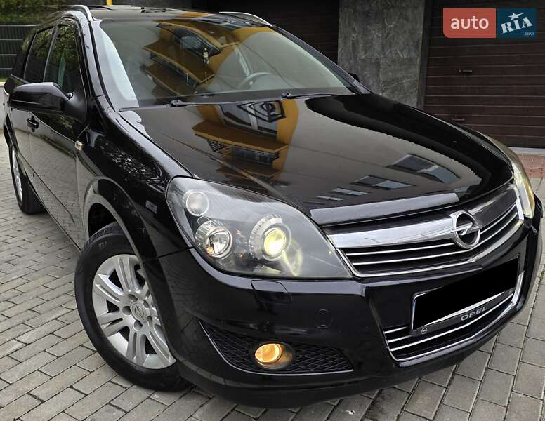 Універсал Opel Astra 2009 в Тернополі