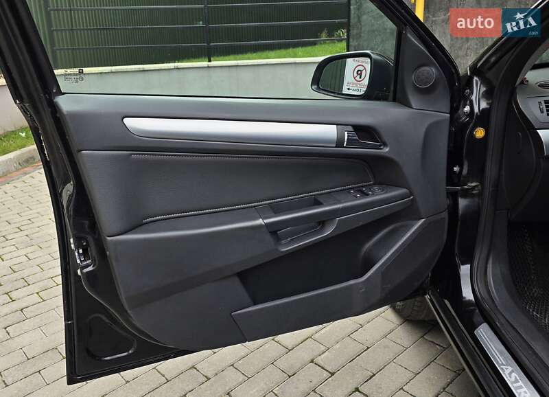 Універсал Opel Astra 2009 в Тернополі