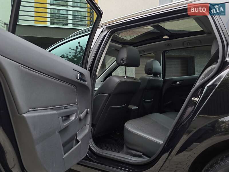 Універсал Opel Astra 2009 в Тернополі