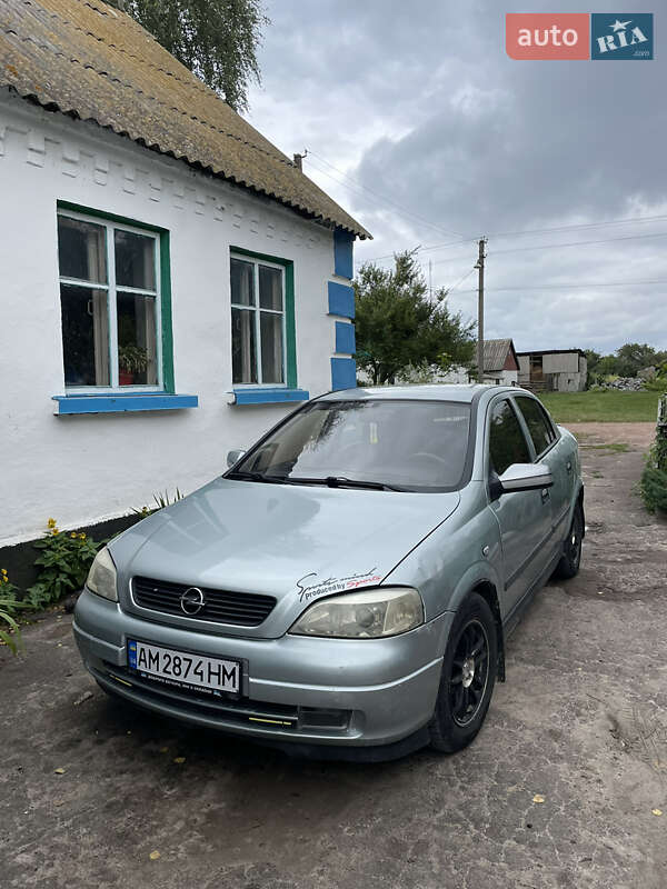 Седан Opel Astra 2004 в Хорошеве