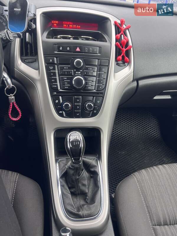 Універсал Opel Astra 2011 в Ковелі