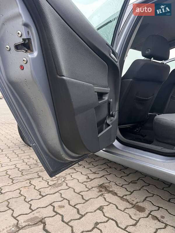 Универсал Opel Astra 2006 в Сарнах