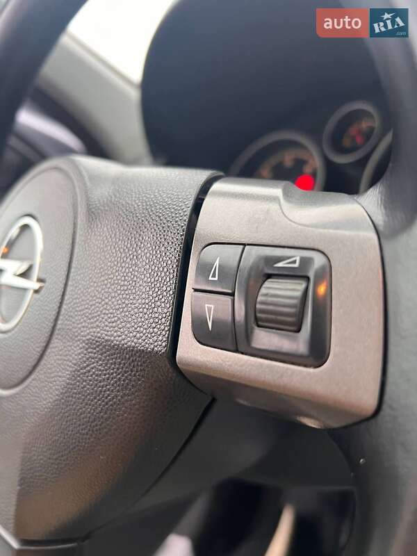 Универсал Opel Astra 2006 в Сарнах