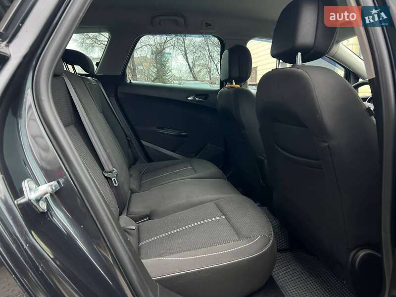 Универсал Opel Astra 2015 в Ивано-Франковске