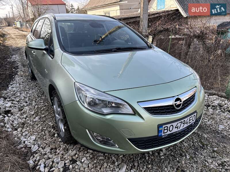 Opel Astra 2011