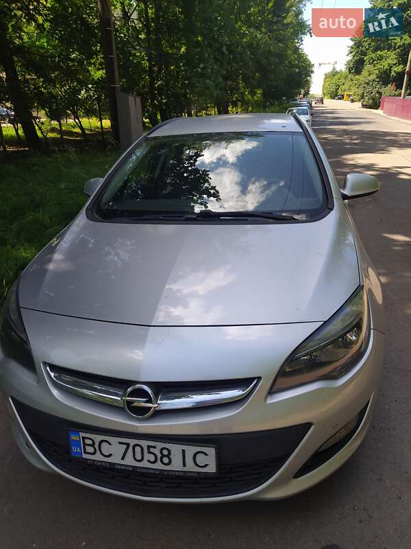 Универсал Opel Astra 2013 в Львове