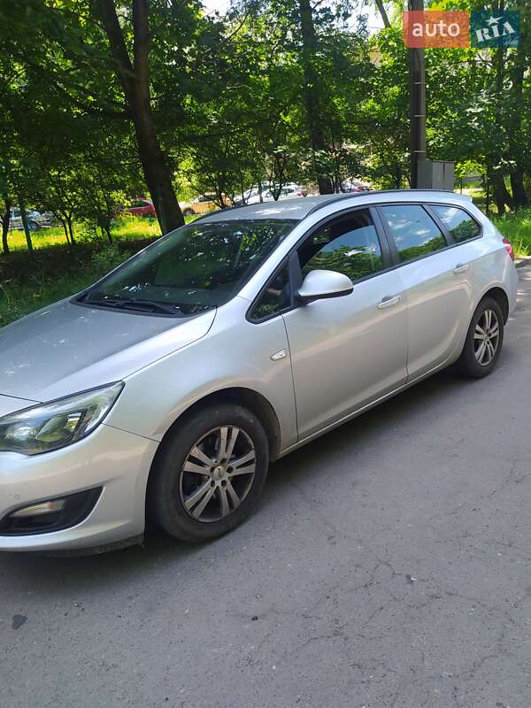 Универсал Opel Astra 2013 в Львове