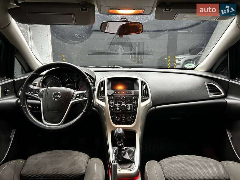 Универсал Opel Astra 2011 в Черновцах