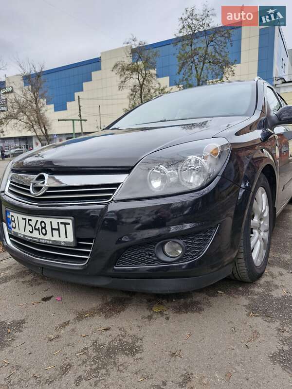 Универсал Opel Astra 2008 в Полтаве