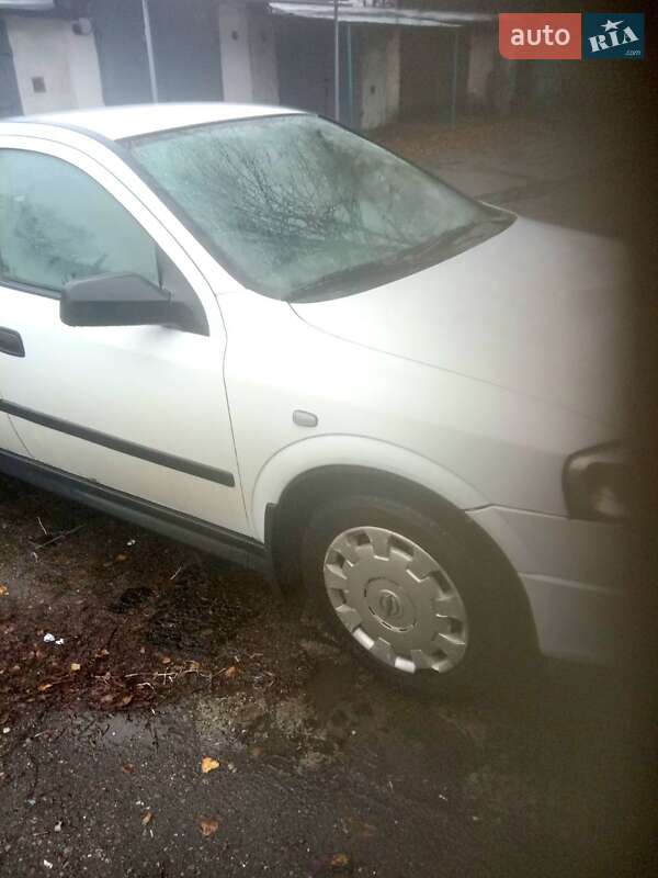 Седан Opel Astra 2008 в Терновке