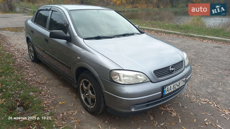 Седан Opel Astra 2006 в Киеве