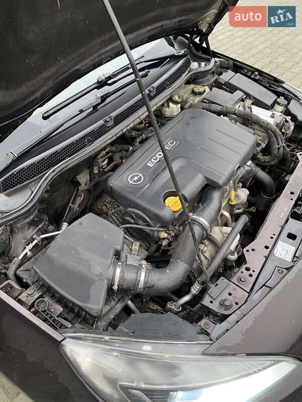 Универсал Opel Astra 2012 в Летичеве