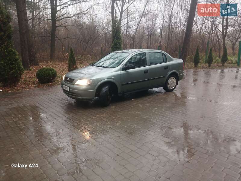 Седан Opel Astra 2006 в Львові