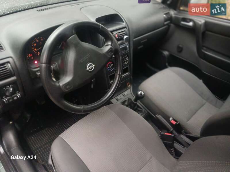 Седан Opel Astra 2006 в Львові