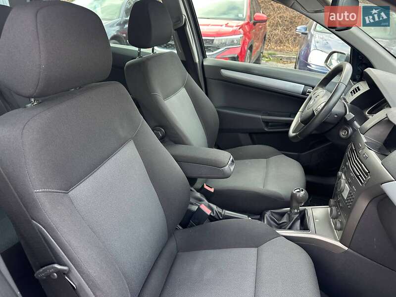 Универсал Opel Astra 2006 в Каменском