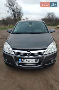 Хэтчбек Opel Astra 2008 в Южноукраинске