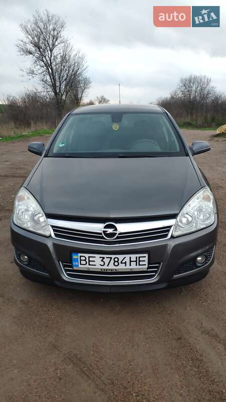 Хэтчбек Opel Astra 2008 в Южноукраинске