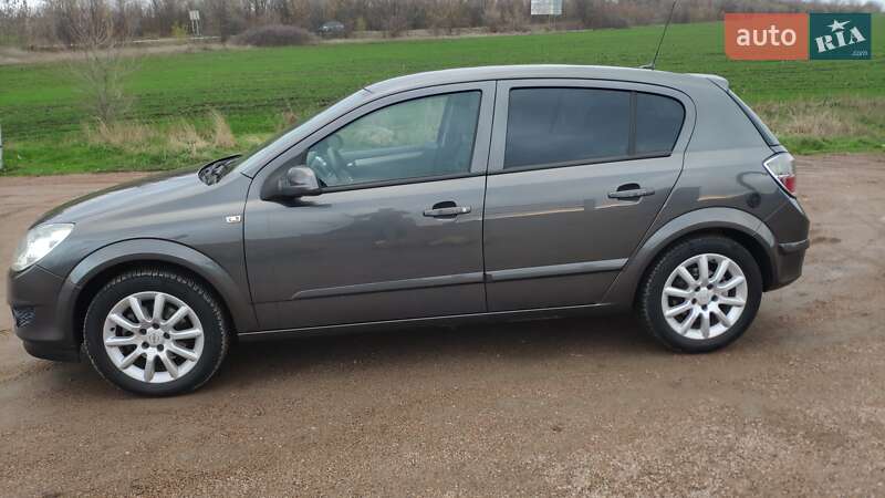 Хэтчбек Opel Astra 2008 в Южноукраинске