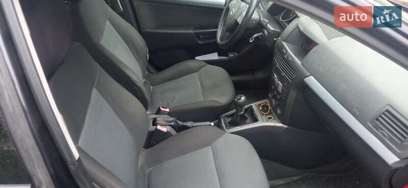 Универсал Opel Astra 2005 в Ужгороде