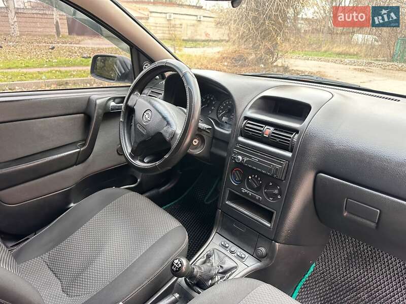 Седан Opel Astra 2005 в Запорожье