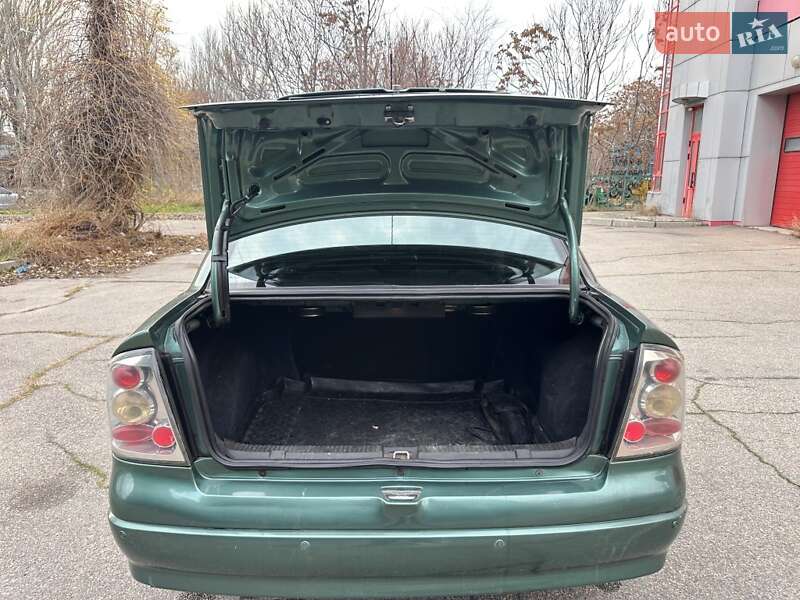 Седан Opel Astra 2005 в Запорожье