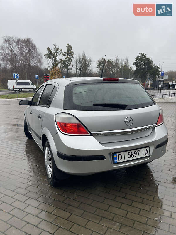 Хэтчбек Opel Astra 2006 в Ровно