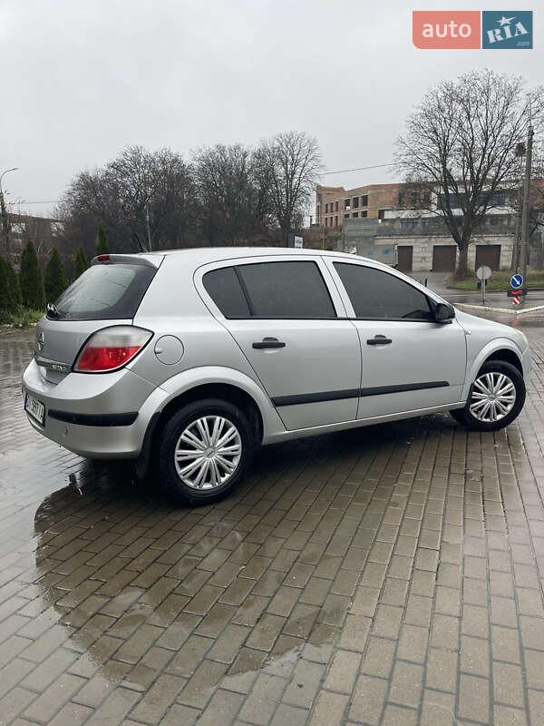 Хэтчбек Opel Astra 2006 в Ровно