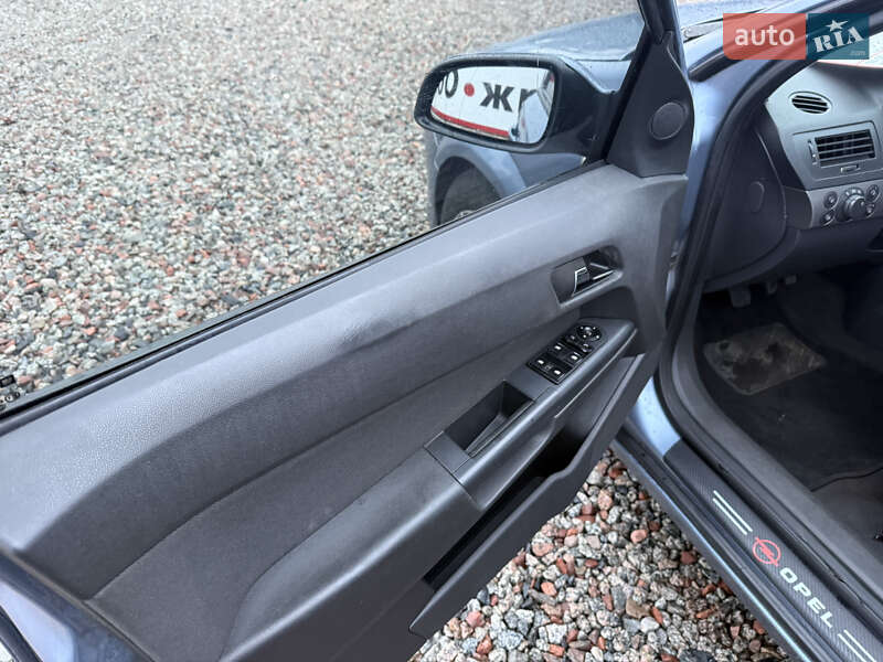 Универсал Opel Astra 2006 в Переяславе