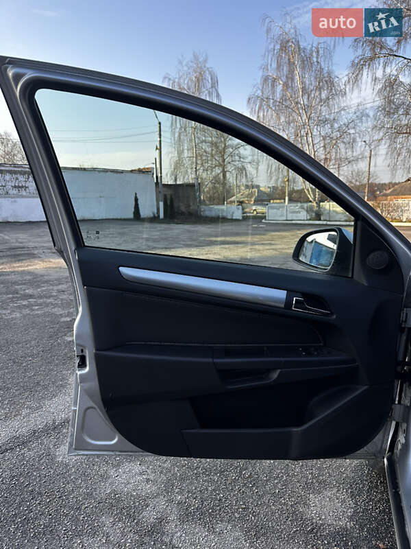 Універсал Opel Astra 2010 в Харкові