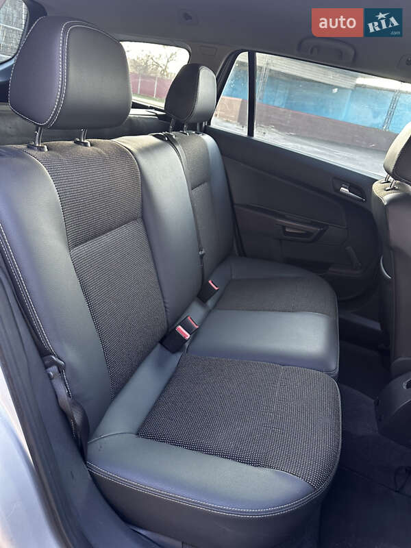 Універсал Opel Astra 2010 в Харкові