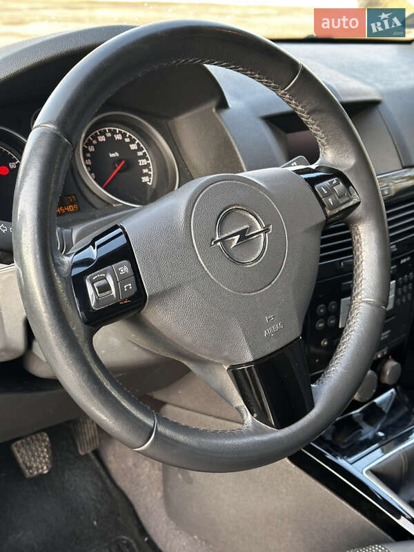 Універсал Opel Astra 2010 в Харкові