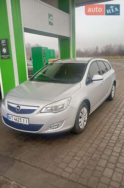 Універсал Opel Astra 2011 в Івано-Франківську
