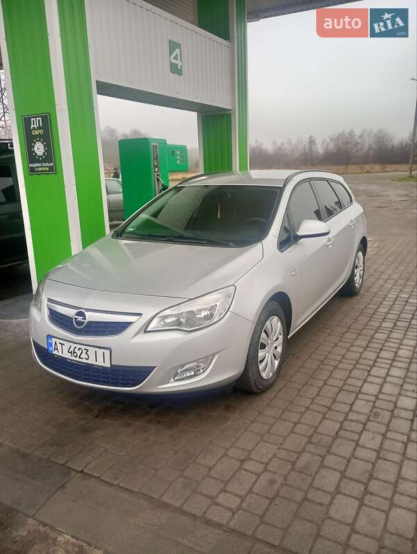 Opel Astra 2011 Opel Astra 2011